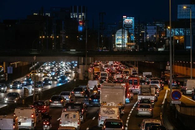 Plus de 620 km de bouchons lundi matin en Ile de France