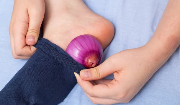 Mettez un oignon dans votre chaussette pendant la nuit Mettez un oignon dans votre chaussette pendant la nuit