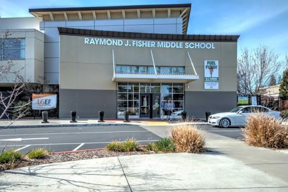 raymondfisher expulsée de son école