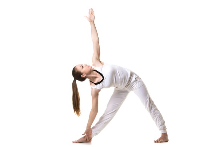 4 poses de yoga tres efficaces pour avoir une belle poitrine et 1
