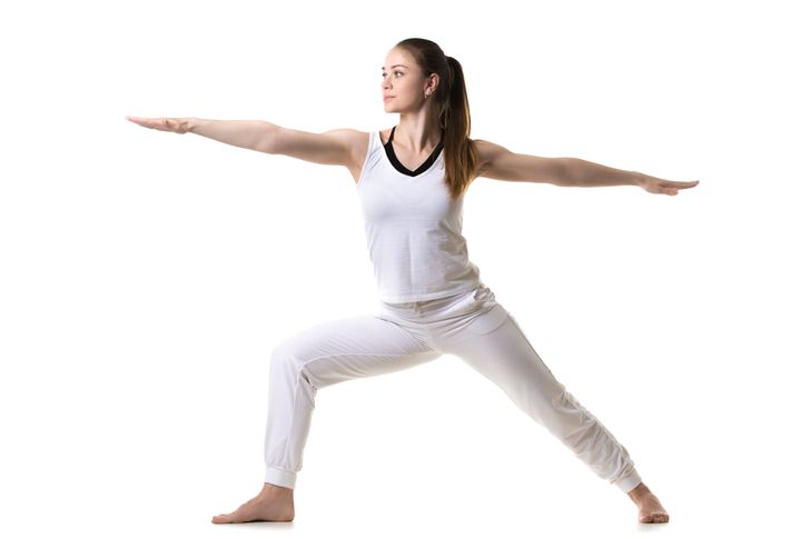 4 poses de yoga tres efficaces pour avoir une belle poitrine et