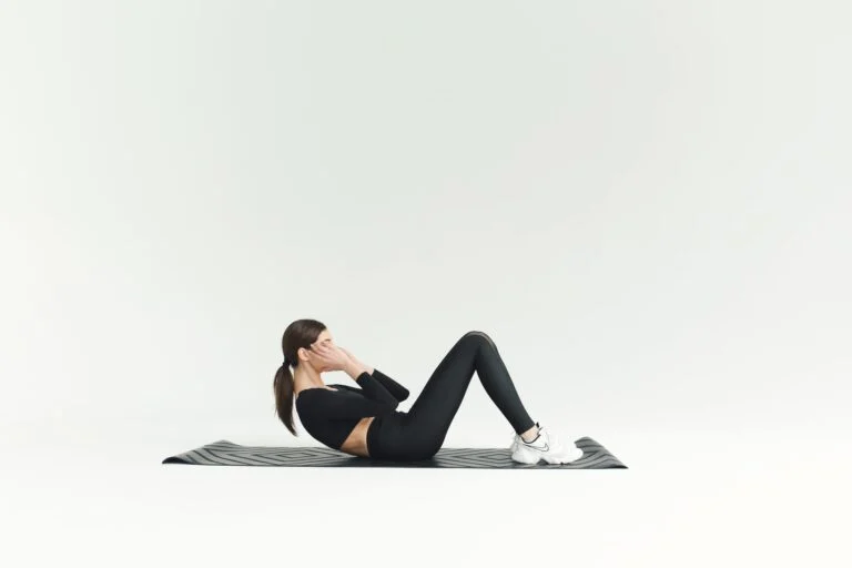 Des exercices simples pour affiner vos jambes a faire 3 minutes avant de dormir 1