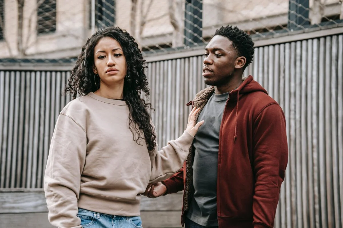 5 raisons qui expliquent pourquoi une femme trompe son partenaire une femme trompe rompre