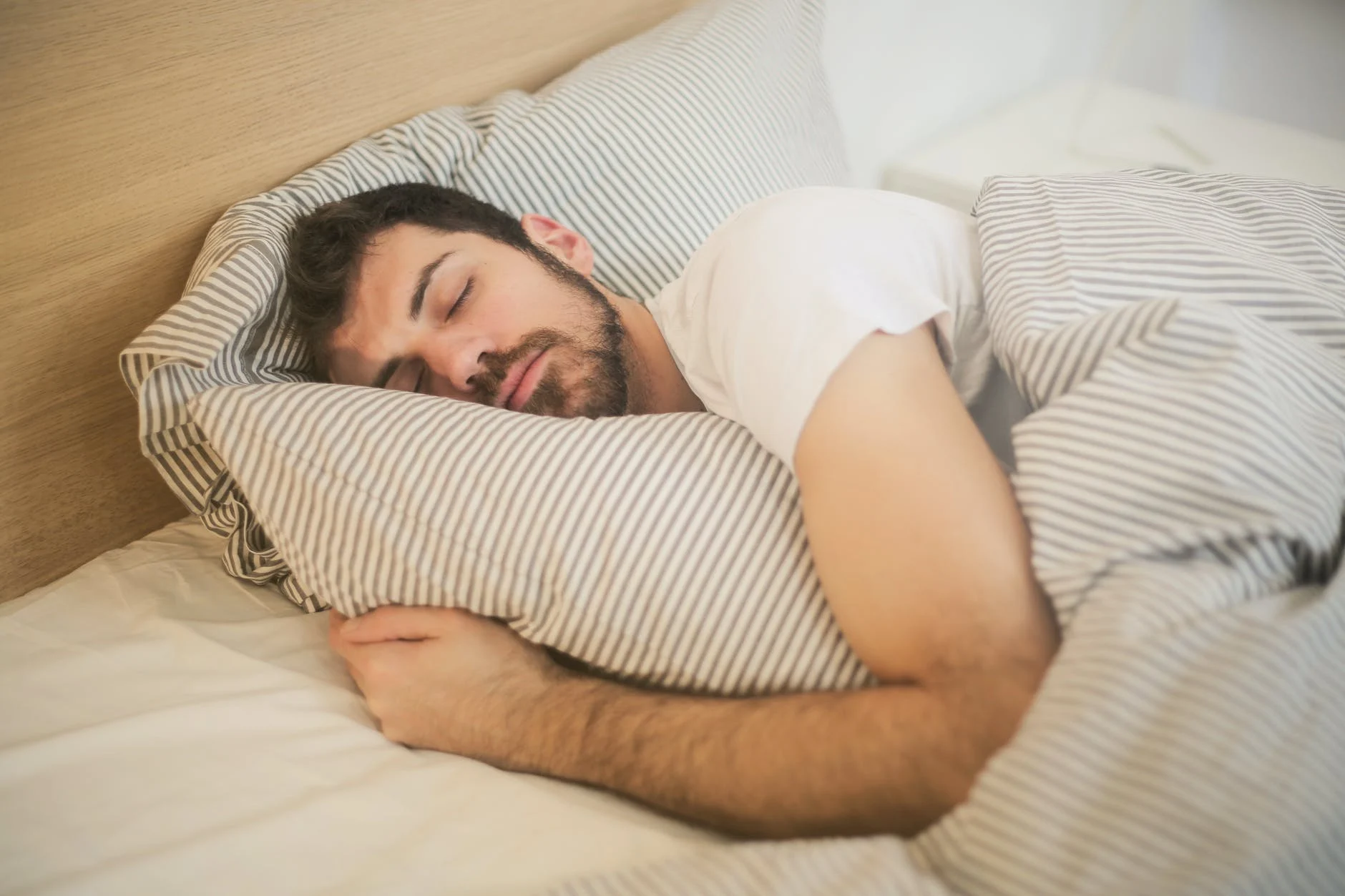 homme dort 