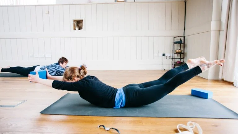 Superman pose exercice femme