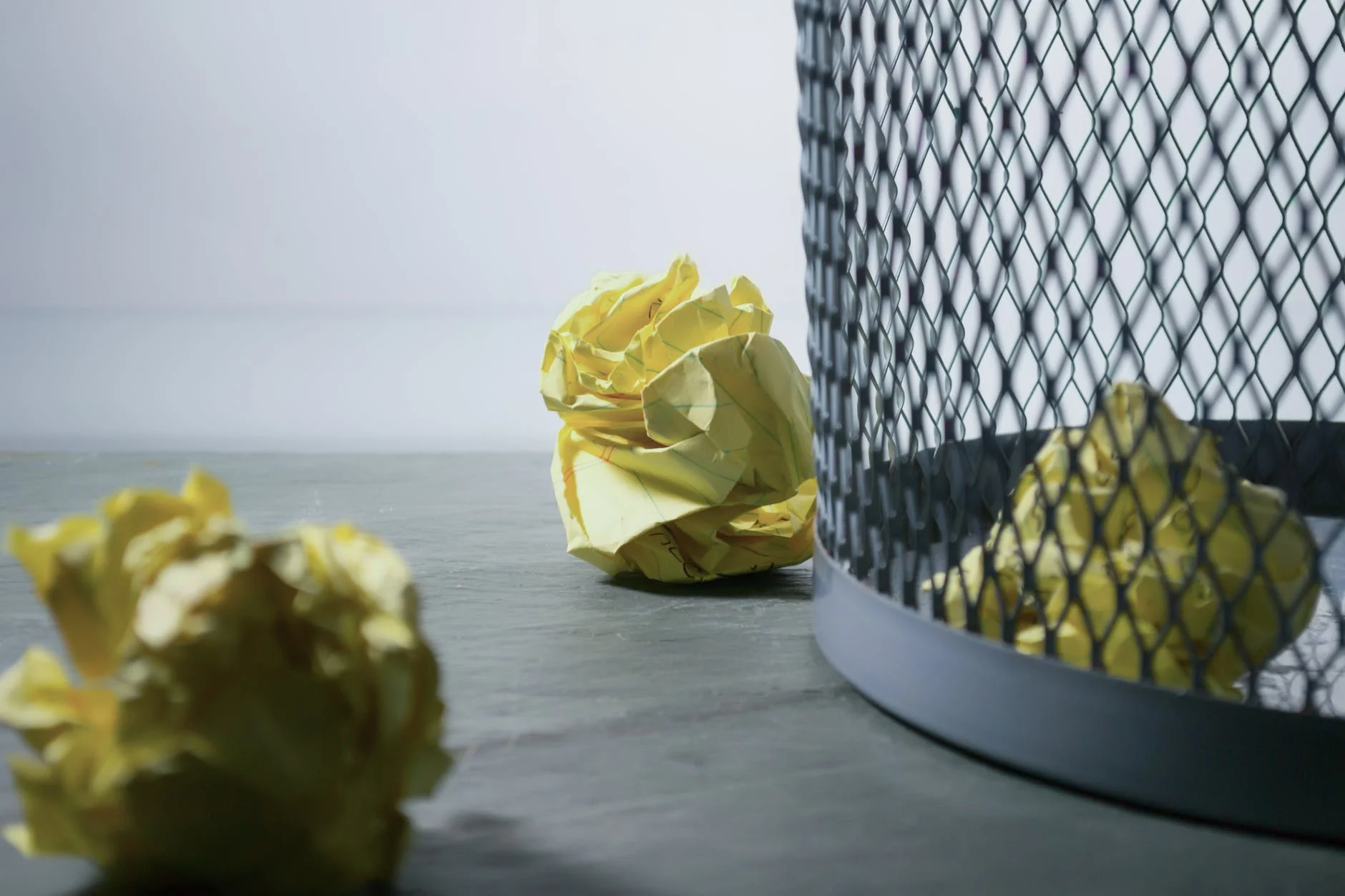 Laver et désinfecter les poubelles et les corbeilles à papier