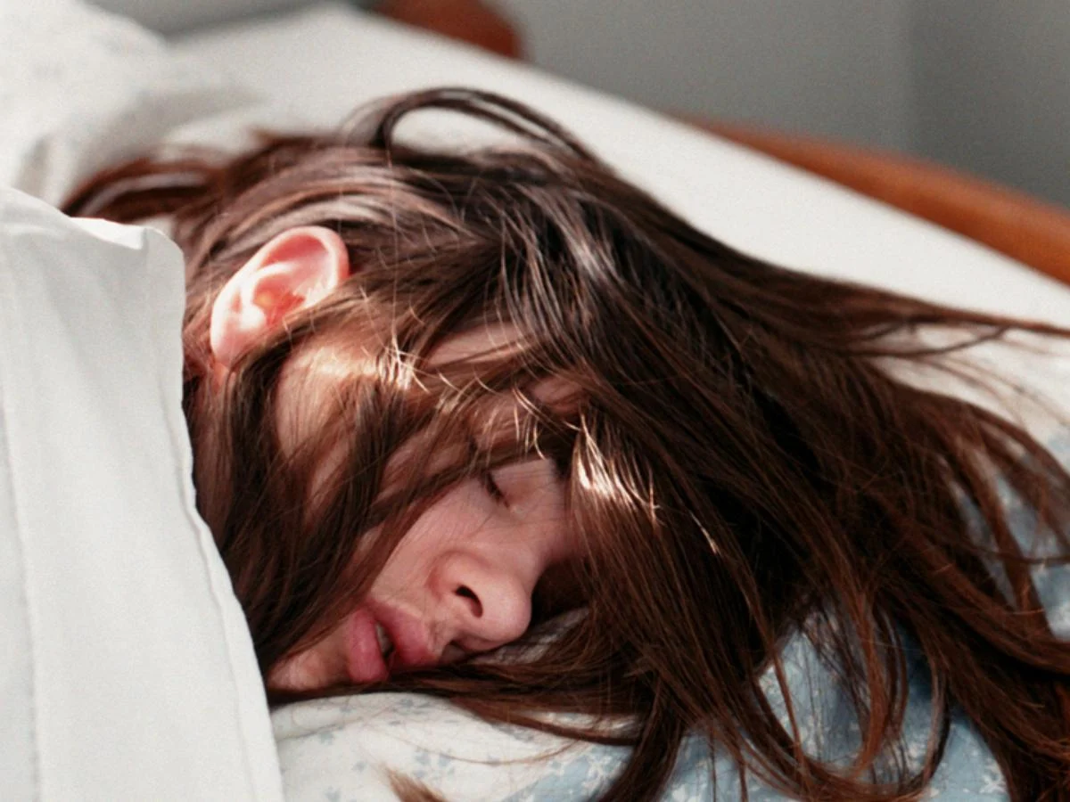 les cheveux trempés