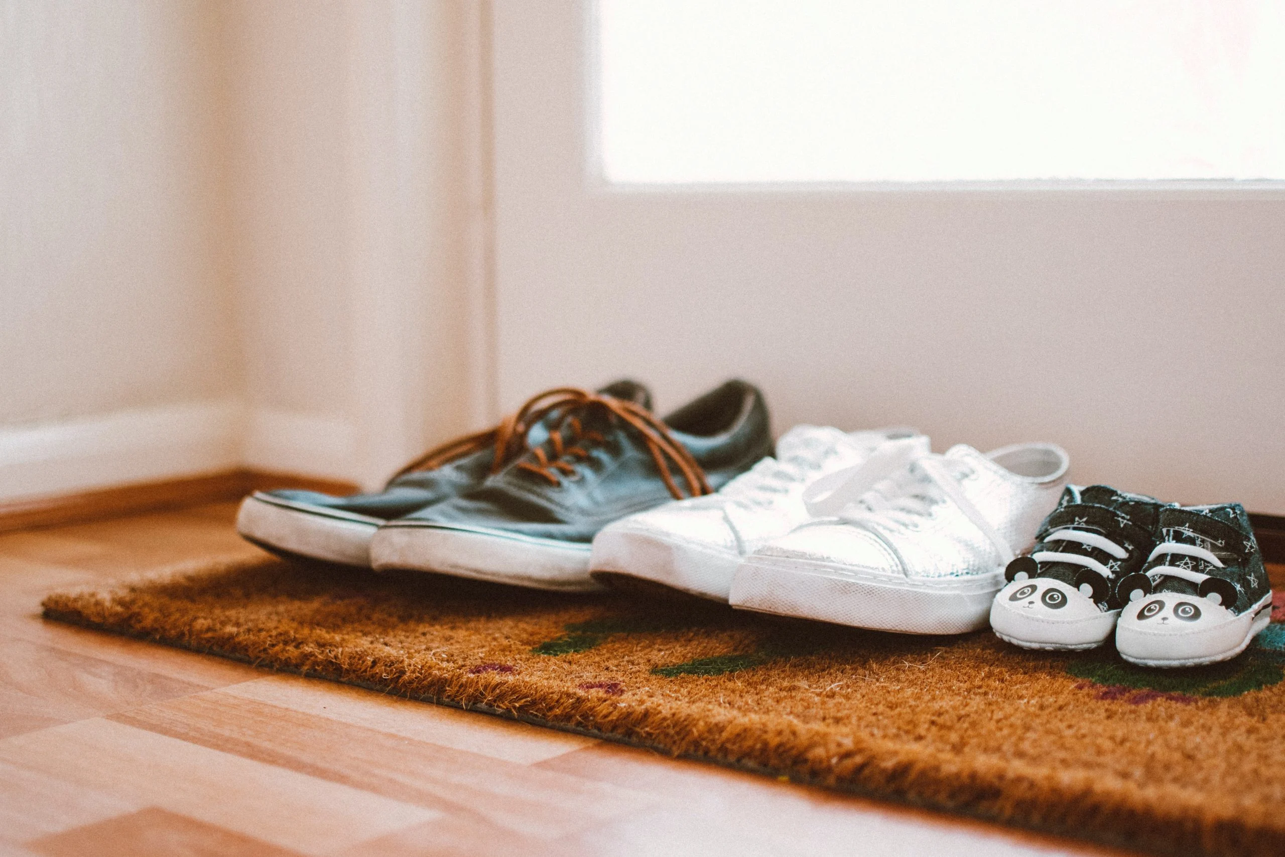 chaussures à la porte