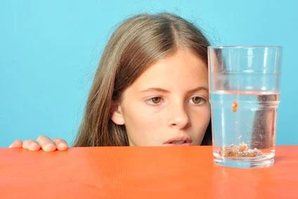 Ce qui arrive à votre corps si vous buvez de l'eau de raisin sec après le réveil