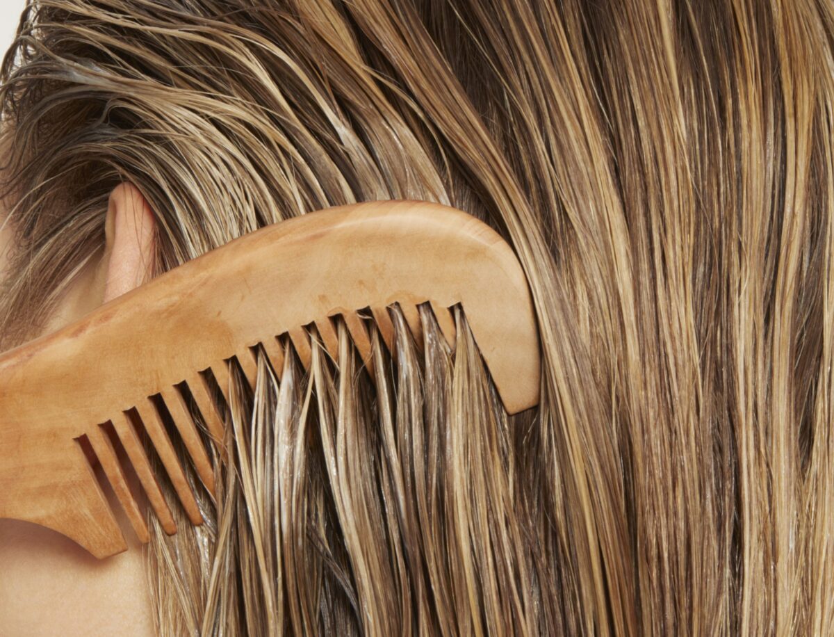 Faut-il vraiment aller au lit avec son après-shampoing dans les cheveux après shampoing la nuit