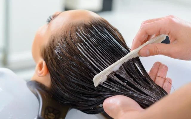Appliquer de l’après-shampoing 