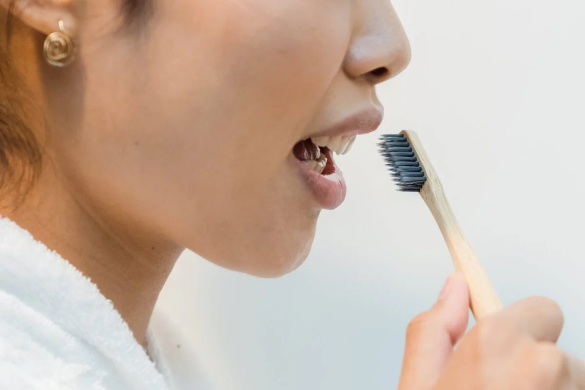 Faut-il se brosser les dents avant ou après le petit-déjeuner Les inconvénients du brossage des dents