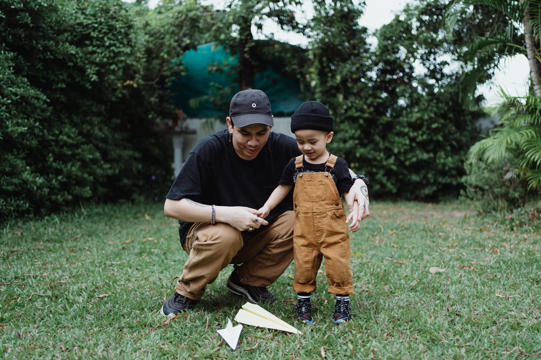 enfant papa jouer 