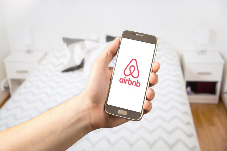 4 methodes intelligentes pour detecter les cameras cachees dans les chambres dhotel et les Airbnbs 4