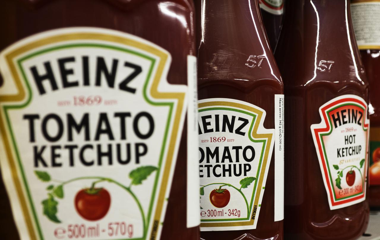 5 et 7 sur les bouteilles de ketchup Heinz