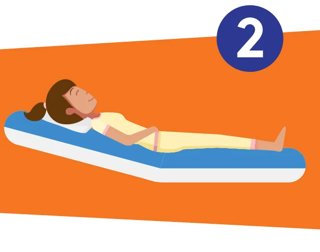 Allongé sur le dos en position inclinée