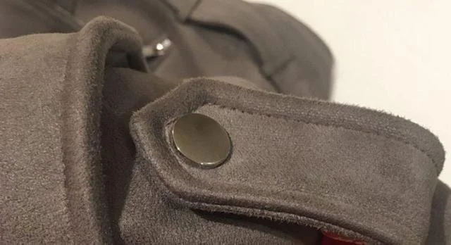 Boutons d'épaule sur les vestes