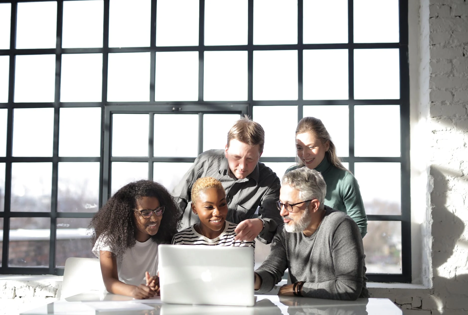 Féliciter les employés est un moyen efficace de les faire se sentir bien