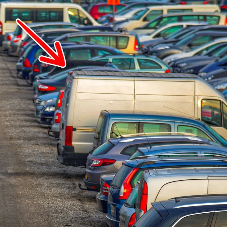 Garer sa voiture à côté d'une camionnette