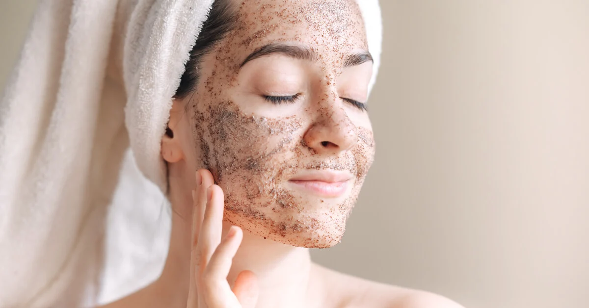 Gommages pour le visage avec des grains rudes