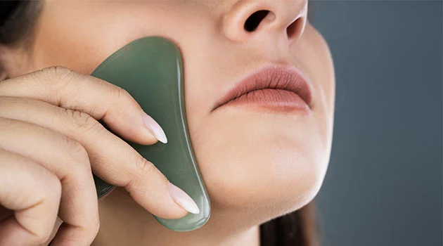 Découvrez les produits de beauté qui peuvent nuire à votre peau Les pierres Gua sha