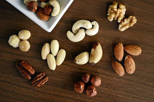 Les aliments contenant de bonnes graisses : noix, graines