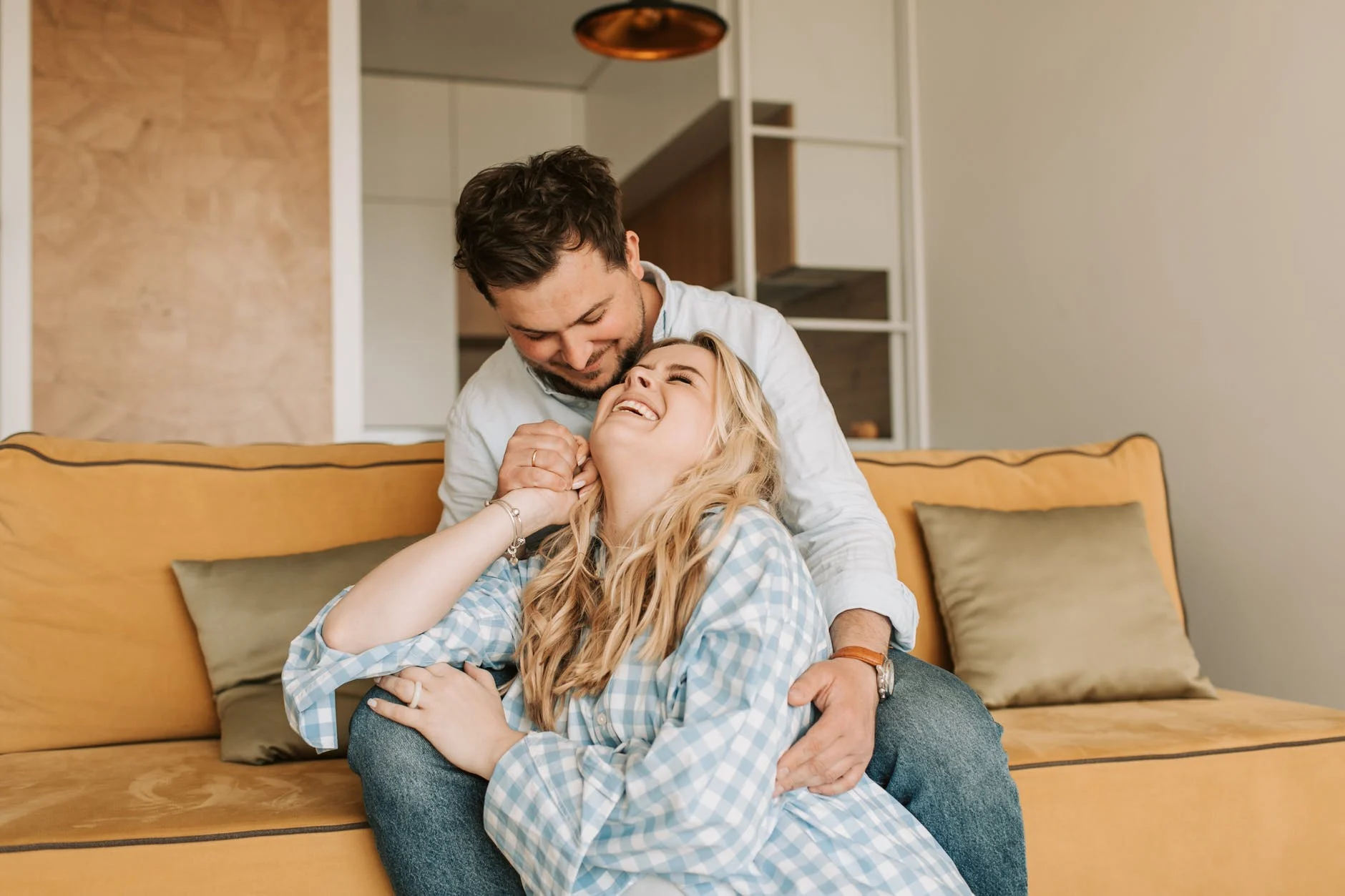 femme couple heureuse homme
