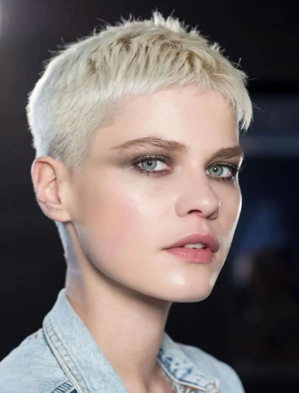 les femmes aux cheveux courts