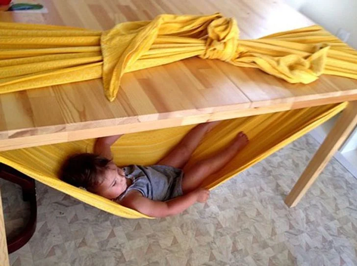 un hamac, une balançoire et un lit