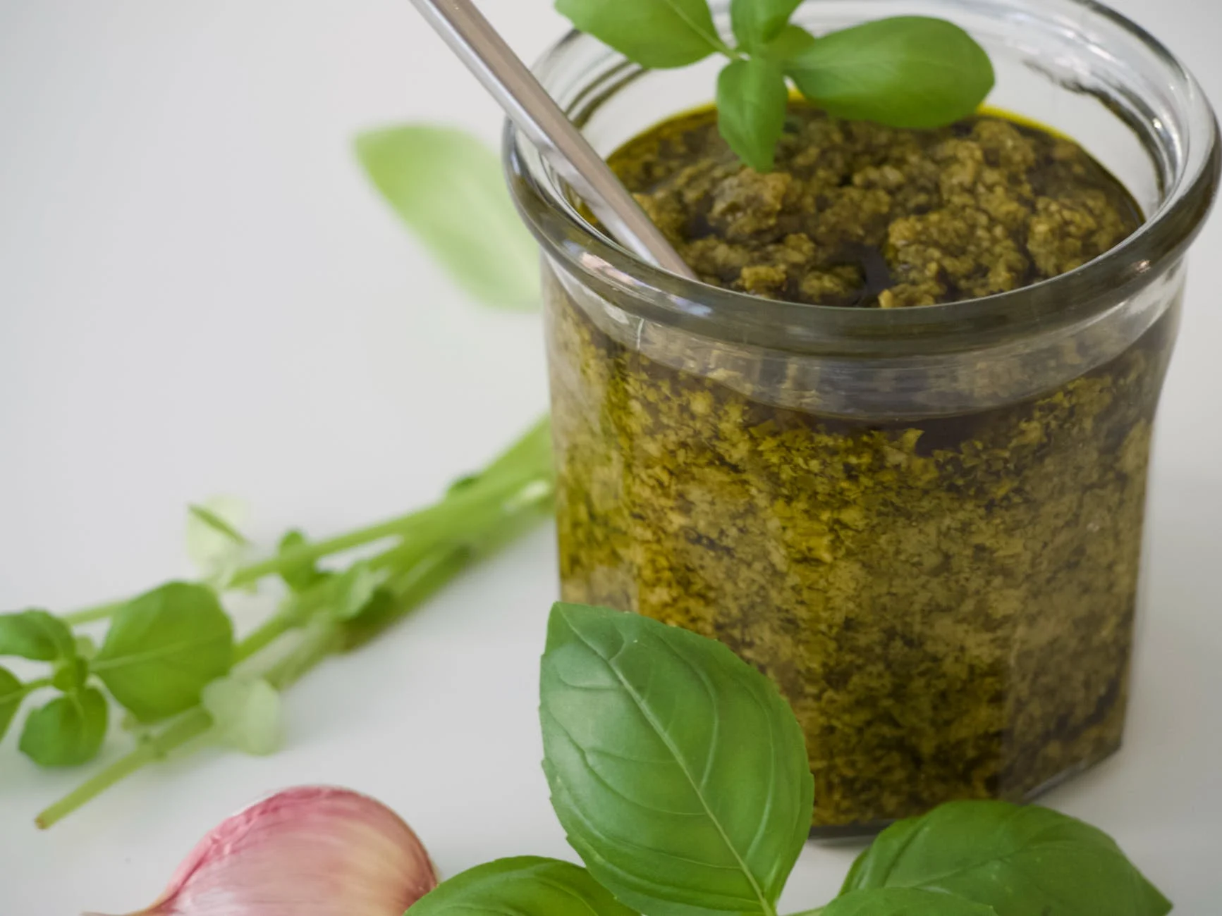 condiment sauce pesto