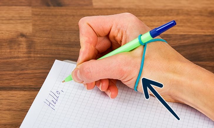 Pour apprendre à votre enfant à tenir correctement un stylo