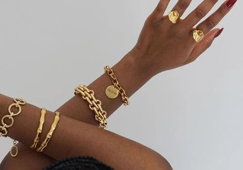 Vérifiez si vous pouvez détecter l'odeur de soufre ou toute autre odeur métallique sur les bijoux en argent