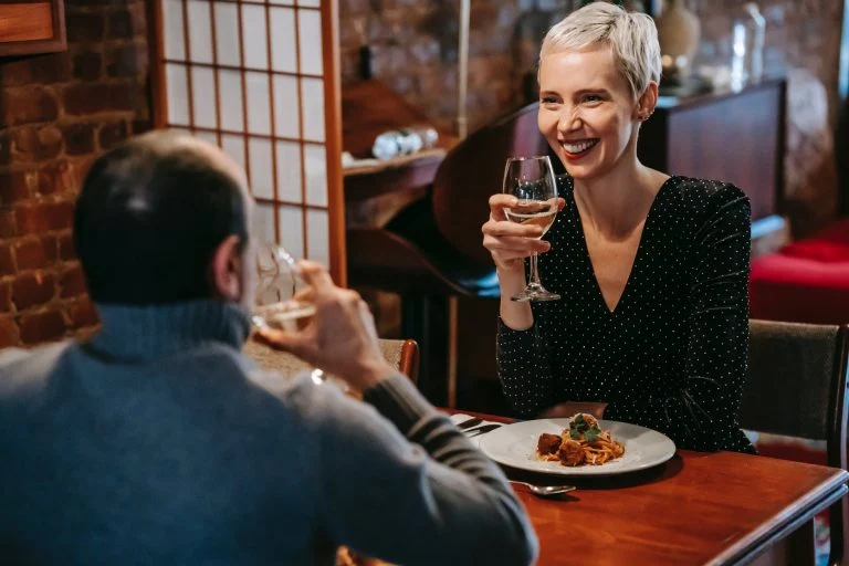 Les règles d'étiquette lors des réceptions et banquets officiels