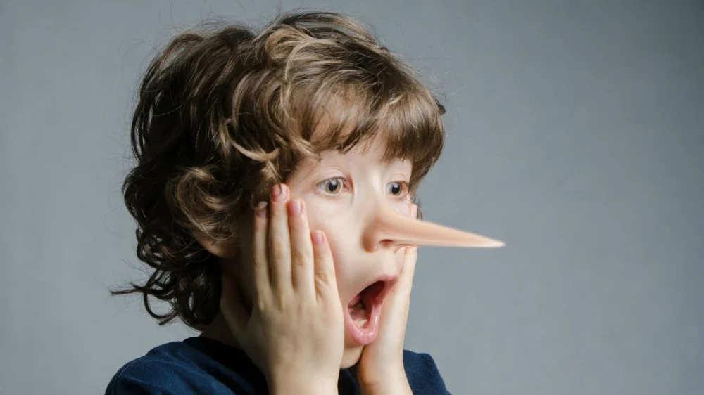 9 raisons pour lesquelles les enfants décident de mentir à leurs parents Pourquoi les enfants mentent-ils