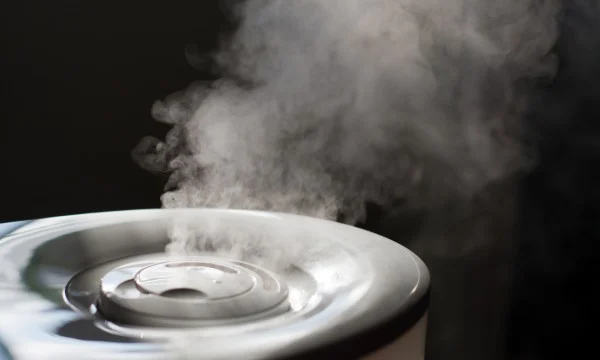 huiles essentielles dans un humidificateur