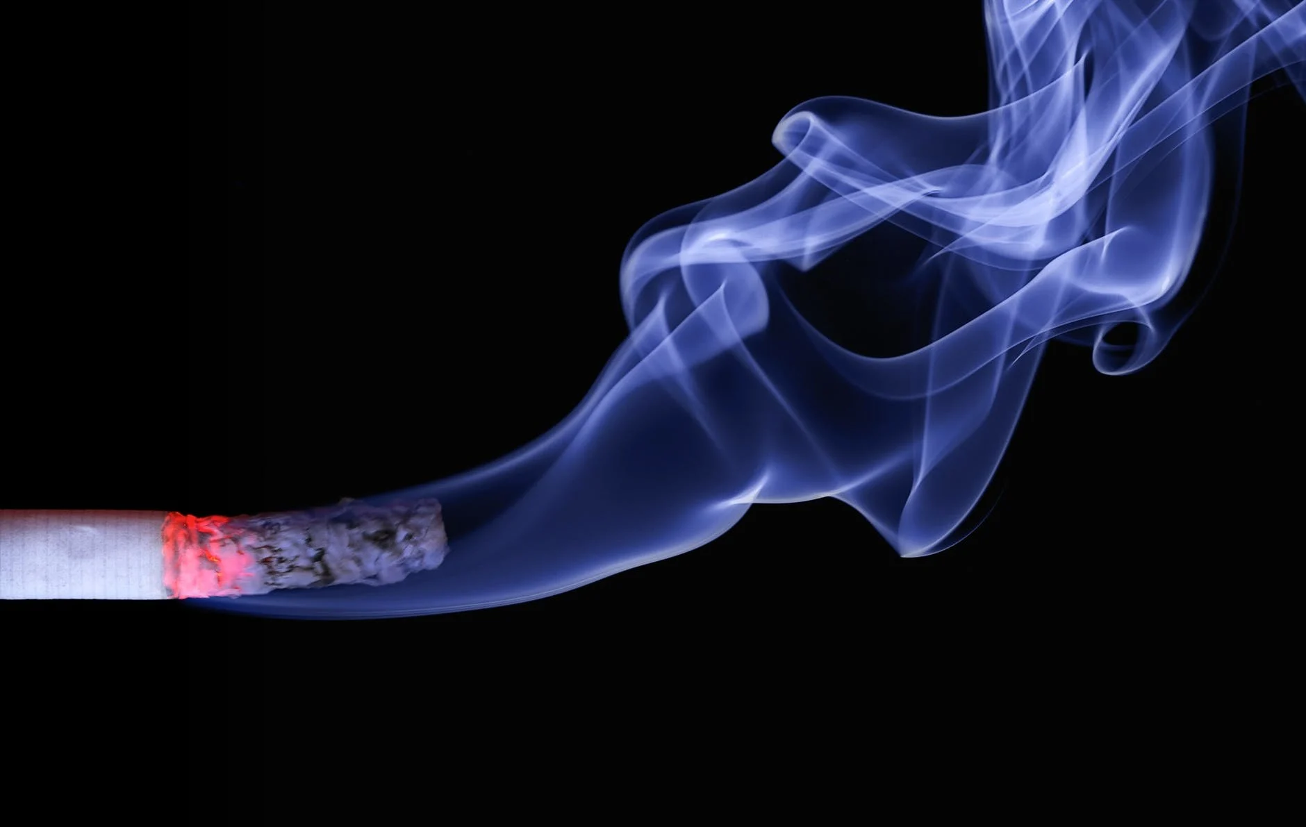 fumée de cigarette yeux