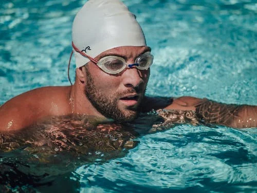 La natation et les exercices en piscine