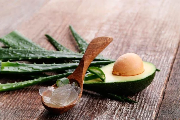 Masque pour le visage à l'aloe vera et à l'avocat