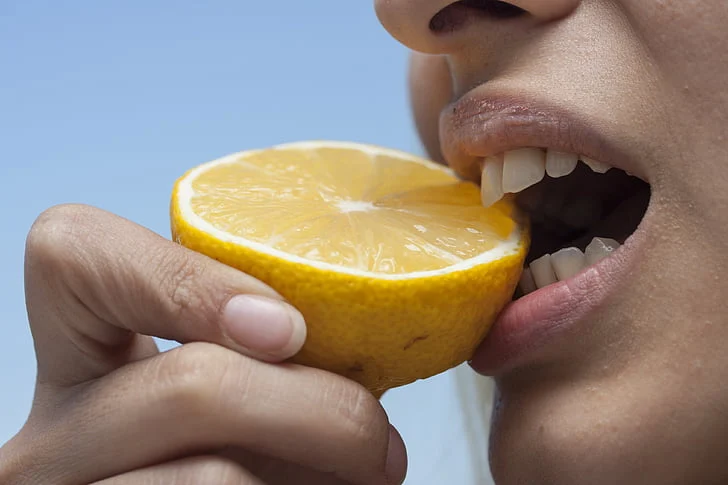Astuce n° 1 : croquer un citron