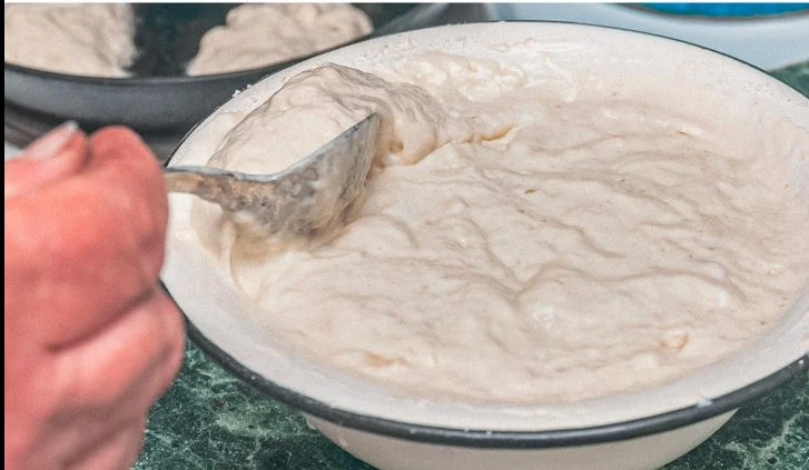 Nous mixons la pâte à crêpes trop fort