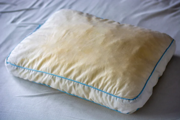 Oreillers trop vieux nuisibles pour le sommeil