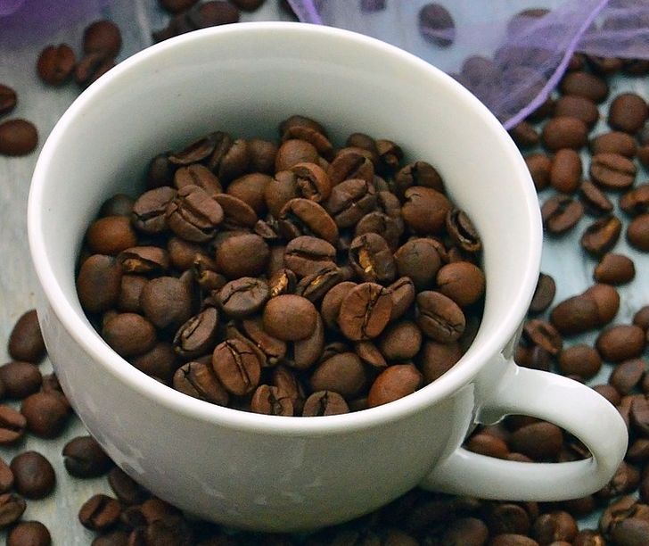 aliments  Stockez les grains de café dans le congélateur.