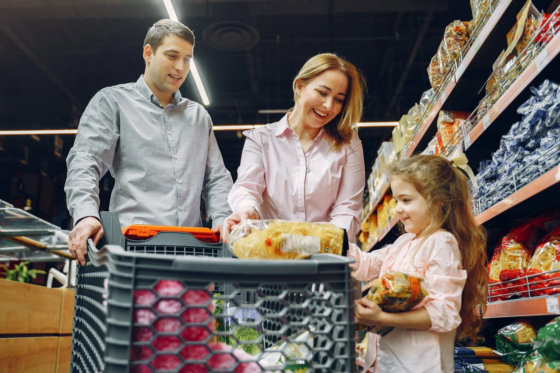 supermarchés placent de nombreux grands chariot