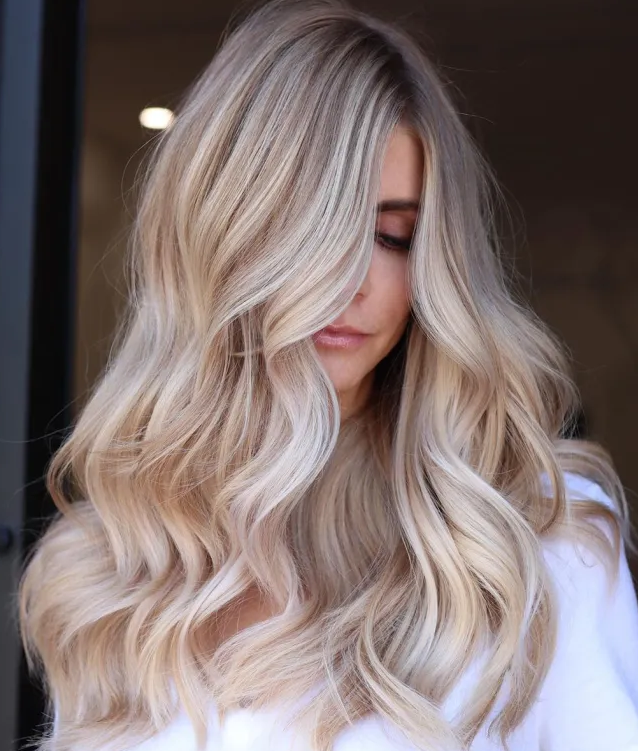 Une couleur de cheveux blond nacré