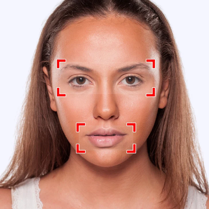 La couleur de la peau de votre visage est un signe révélateur du vieillissement, car elle se modifie et se ternit avec l'âge.