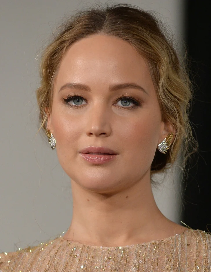 Jennifer Lawrence - Graisse sous les aisselles