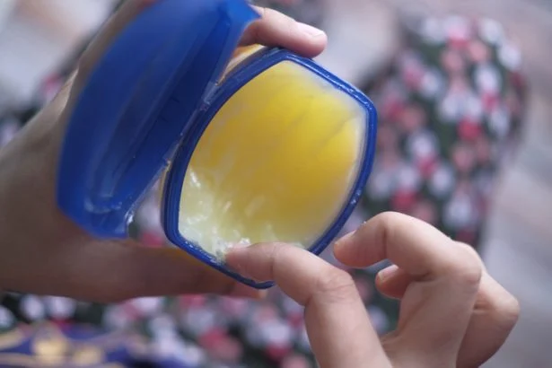 De la vaseline pour vos seins