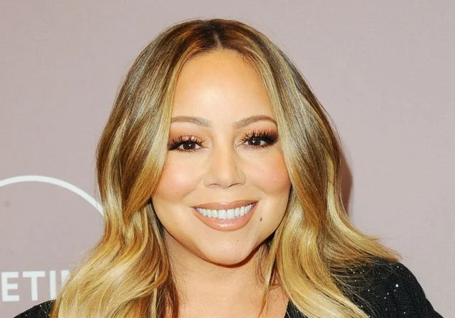 Mariah Carey rend ses lèvres pulpeuses à l'aide de la menthe poivrée.