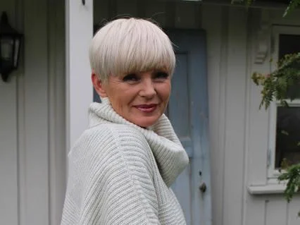 Coupe pixie grise volumineuse