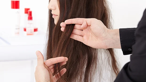 Il répare les dommages subis par les cheveux